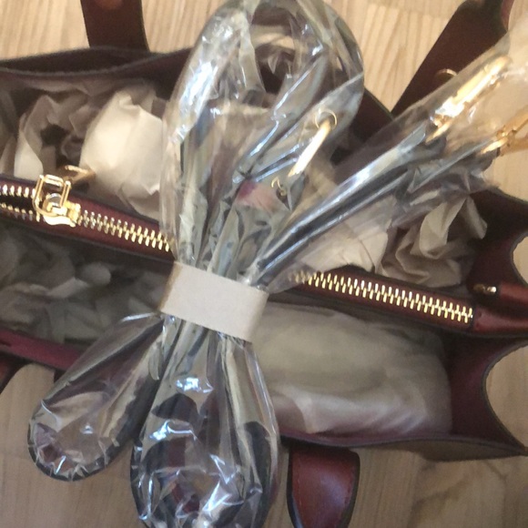 *SOLD * KHLOE SHOULDER BA - Picture 3 of 5